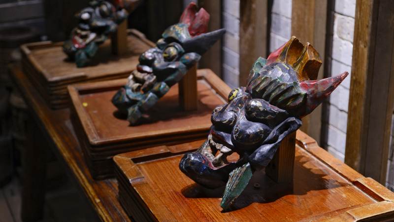 彩釉兽首雕塑展图片