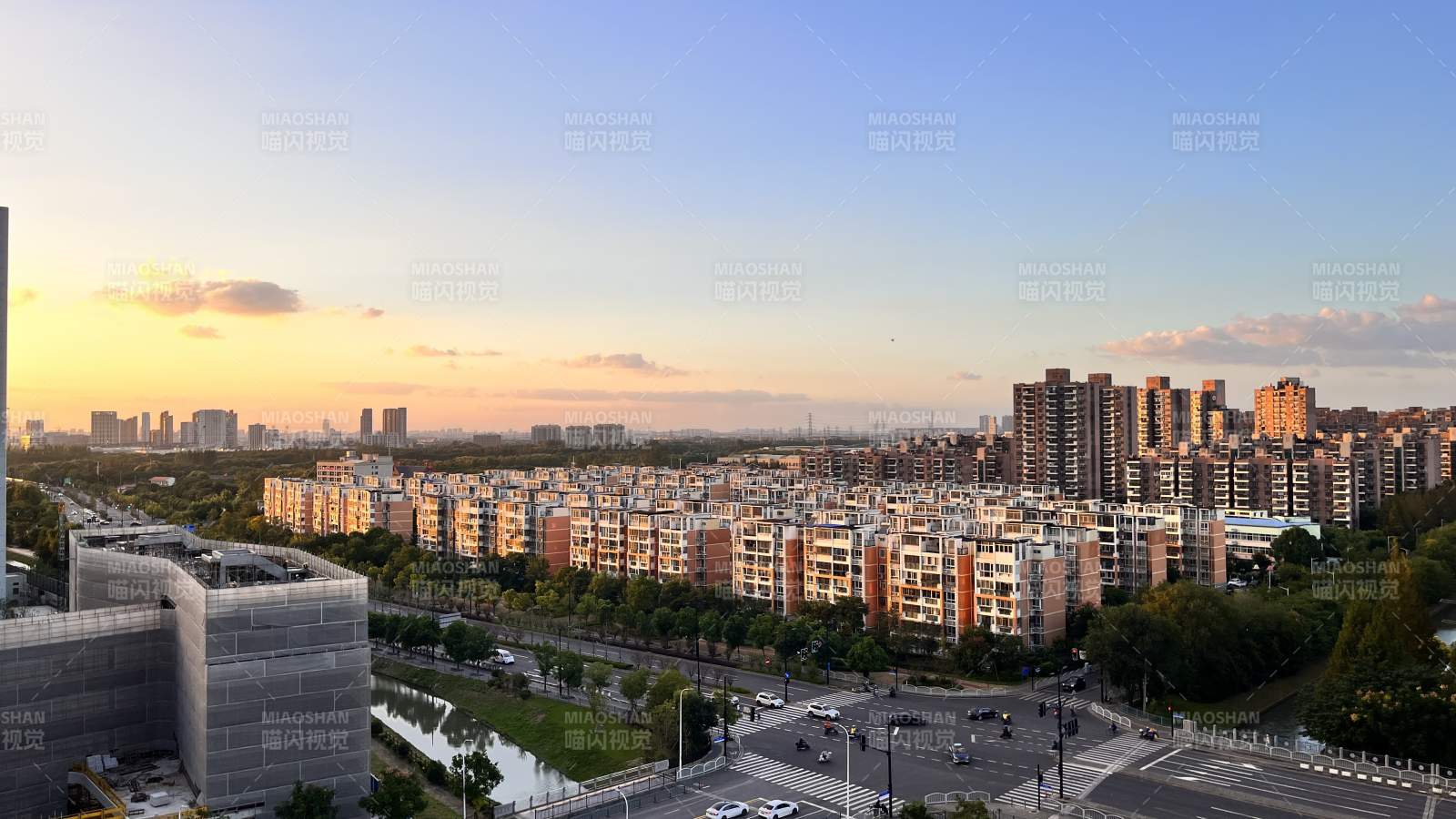 城市黄昏美景图片