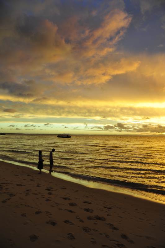 澳大利亚夕阳下的海滩剪影图片