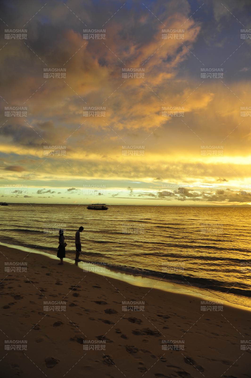 澳大利亚夕阳下的海滩剪影图片