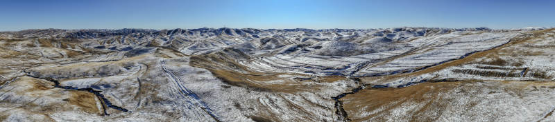 乌兰察布雪覆山峦 冬日壮景图片