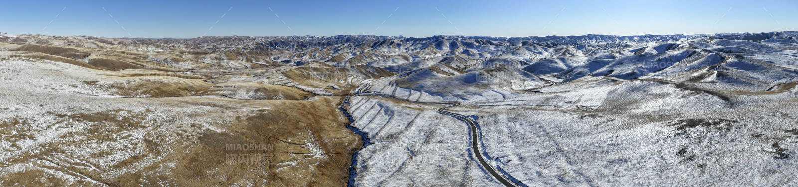 阴山山脉全景俯瞰图图片