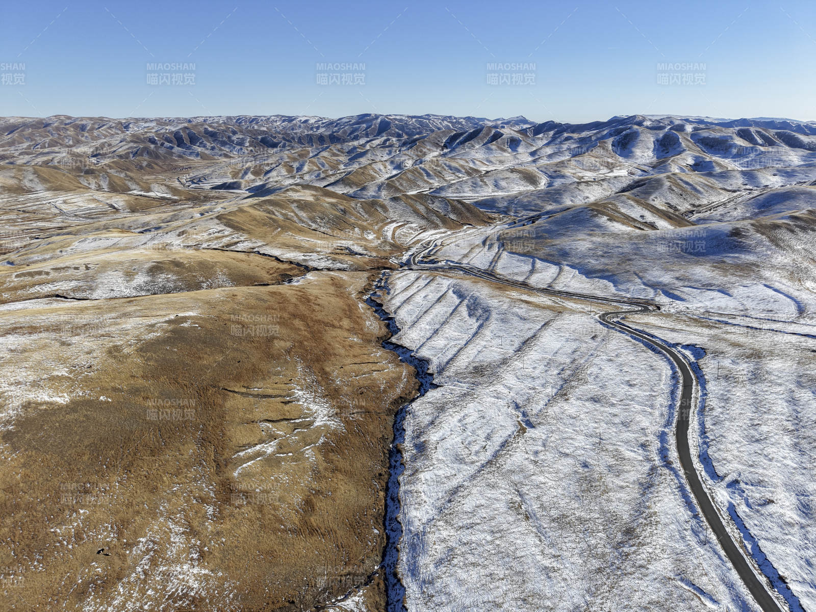 乌兰察布阴山雪景图片
