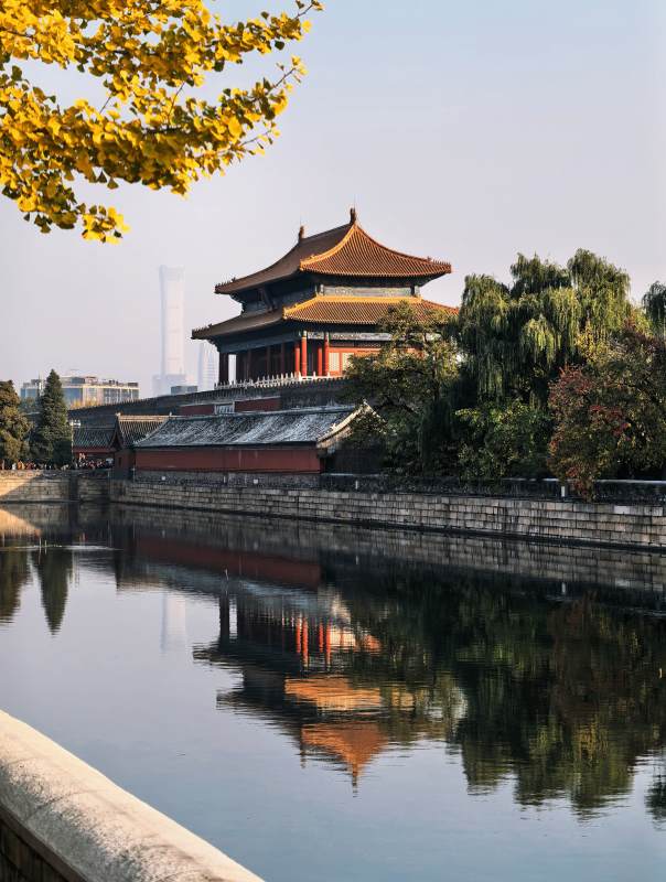 秋日故宫水影图片