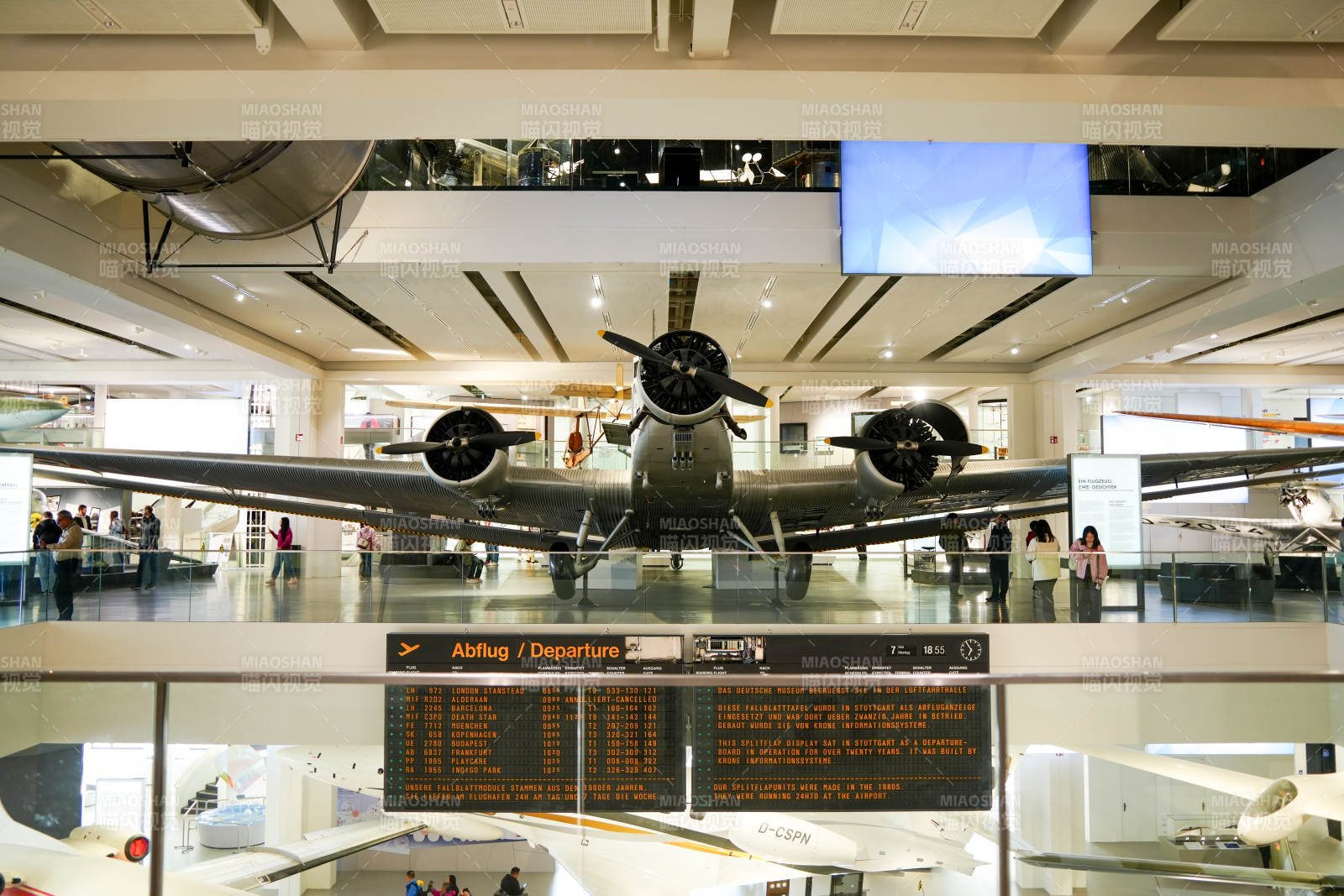 慕尼黑博物馆内的飞机展品图片