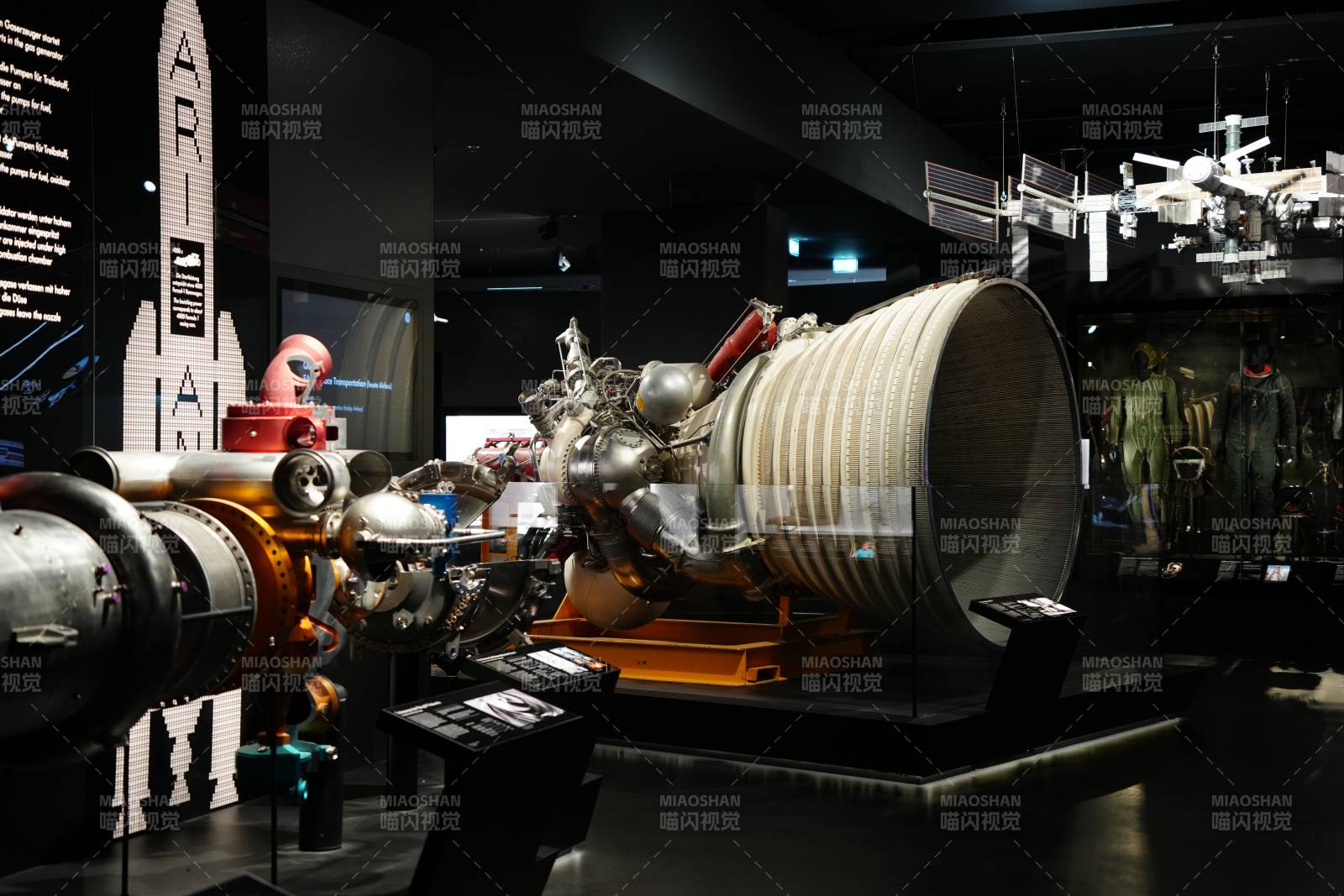 慕尼黑博物馆中的火箭发动机展示图片