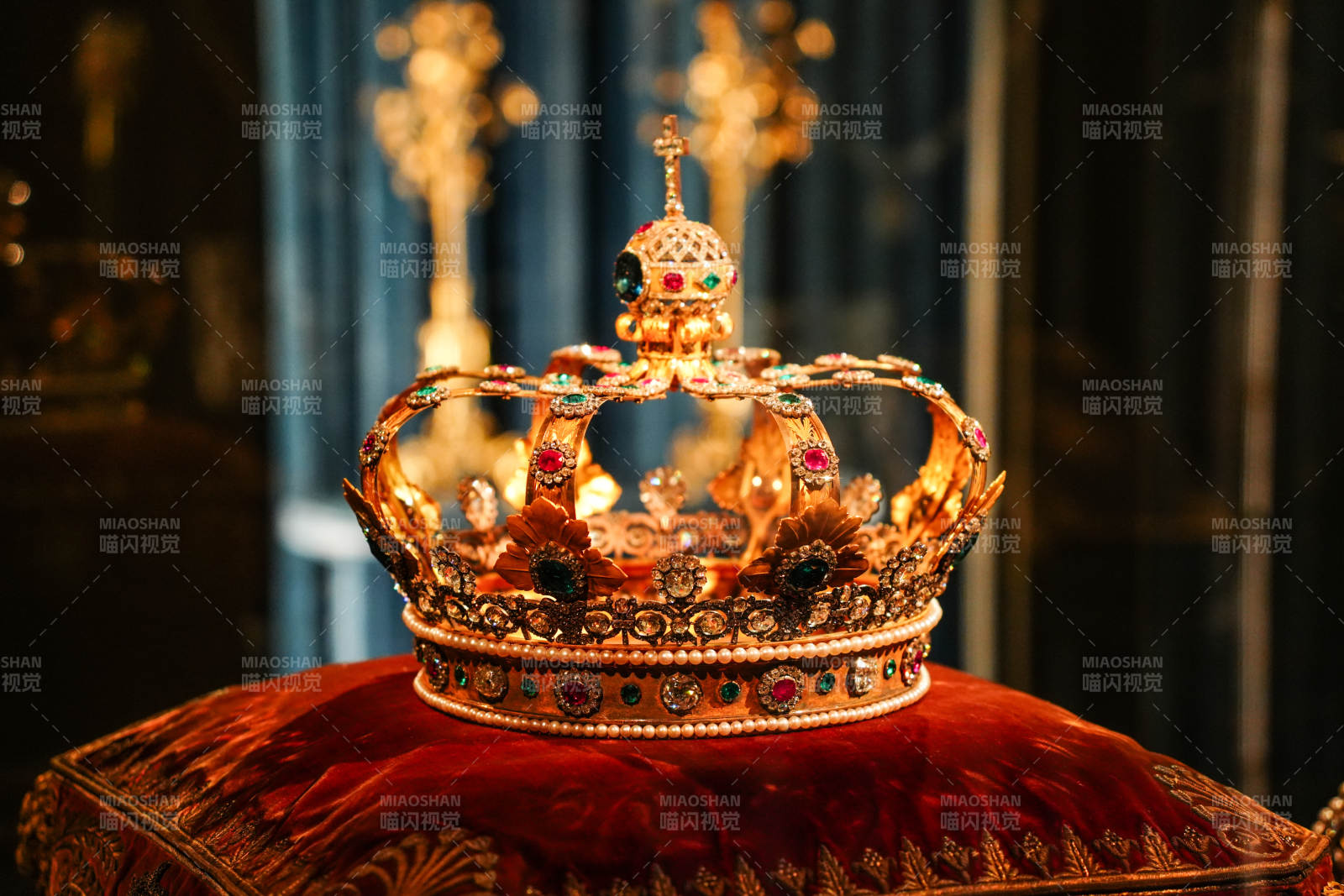 德国慕尼黑王宫中的王冠图片