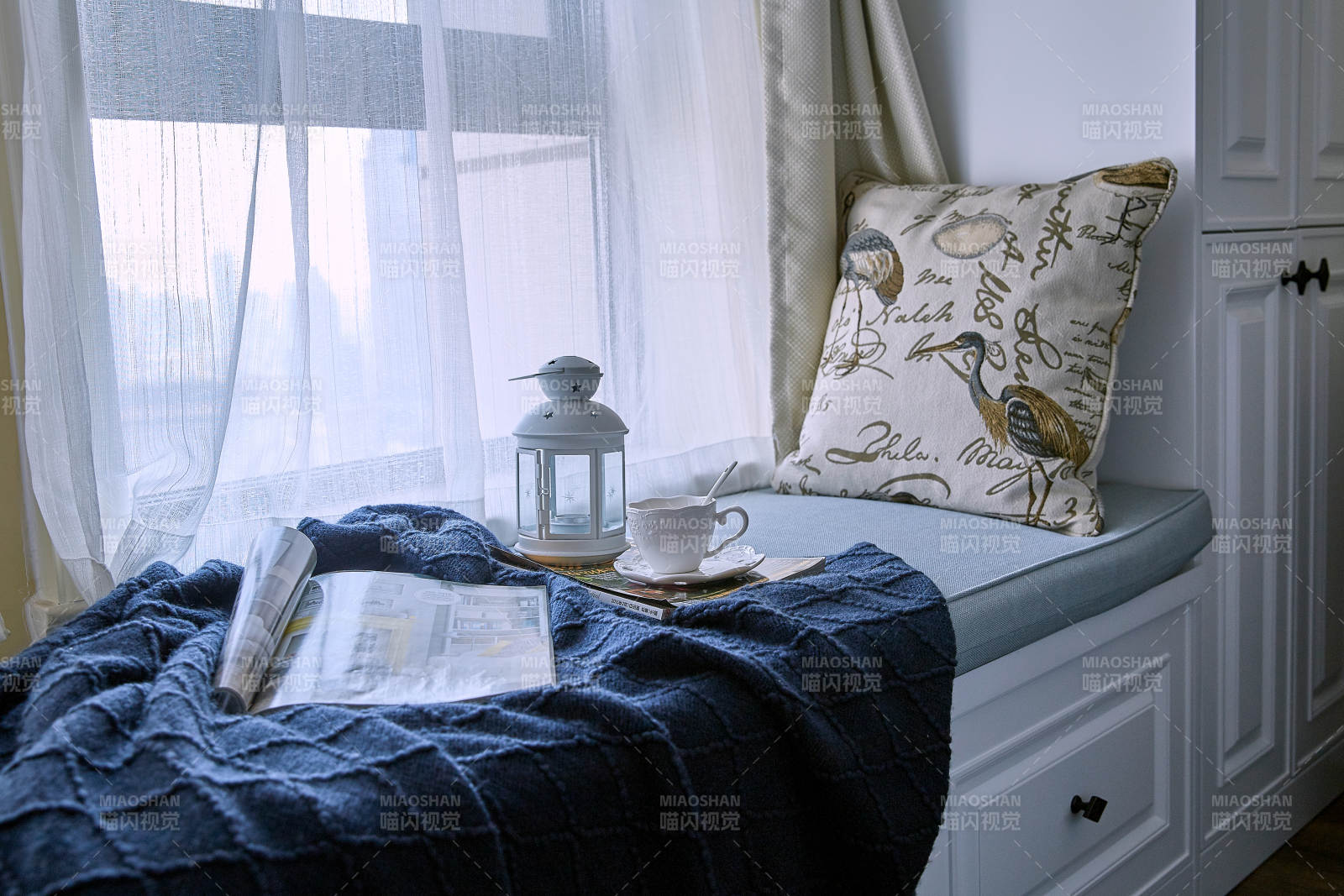窗边静读时光图片