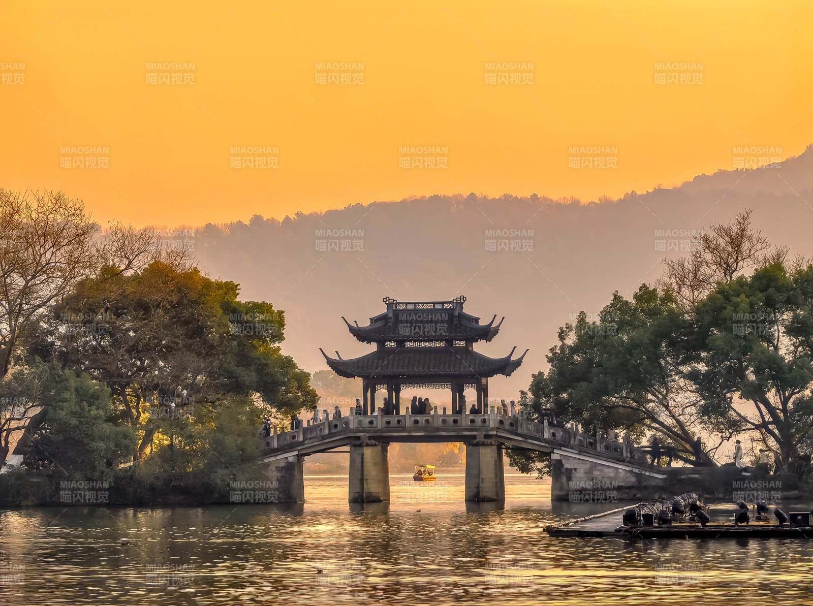 杭州西湖集贤亭黄昏湖景图片