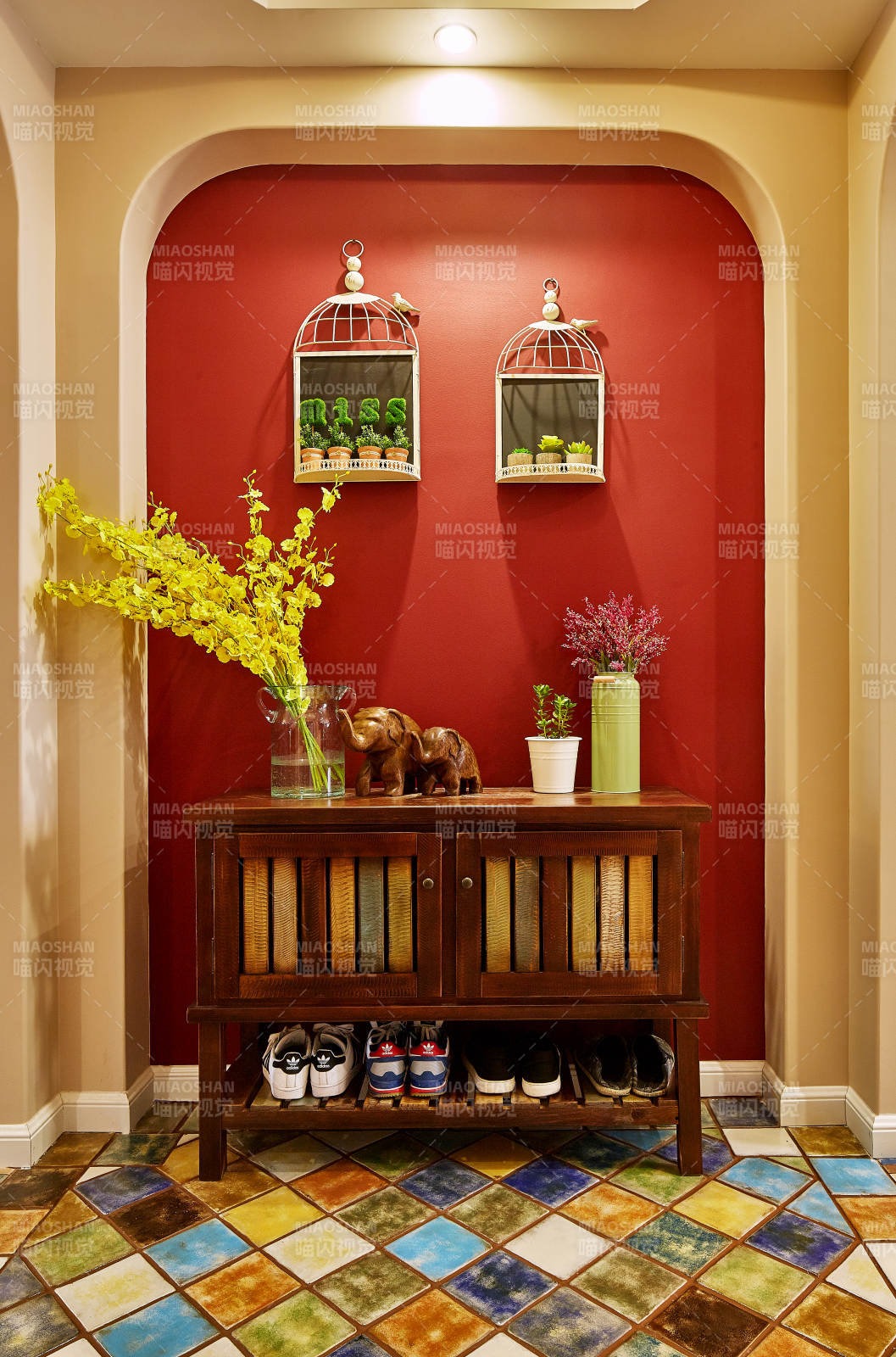 温馨复古玄关装饰图片