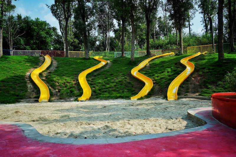 彩色滑梯乐园图片