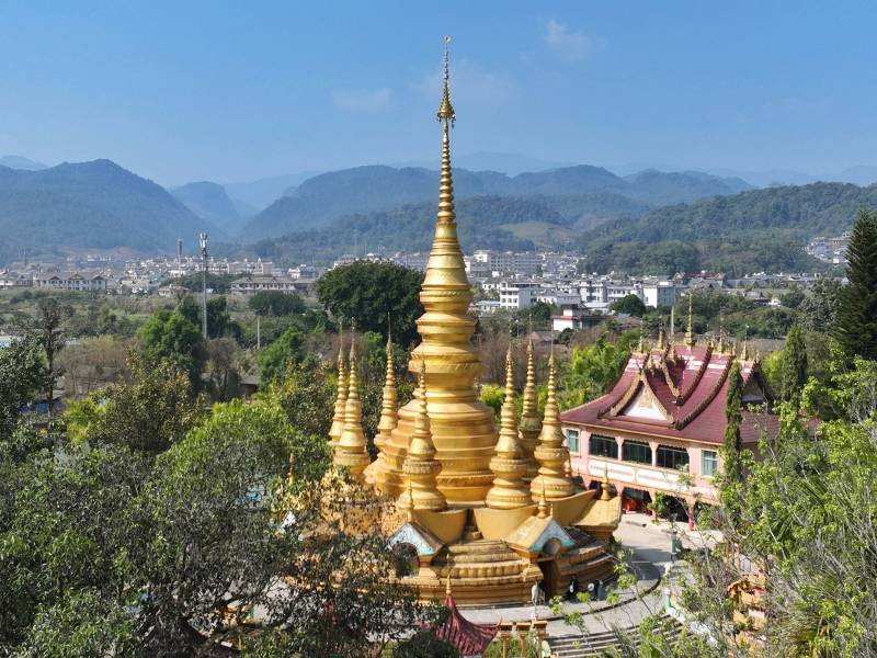 云南孟连的孟连大金塔图片