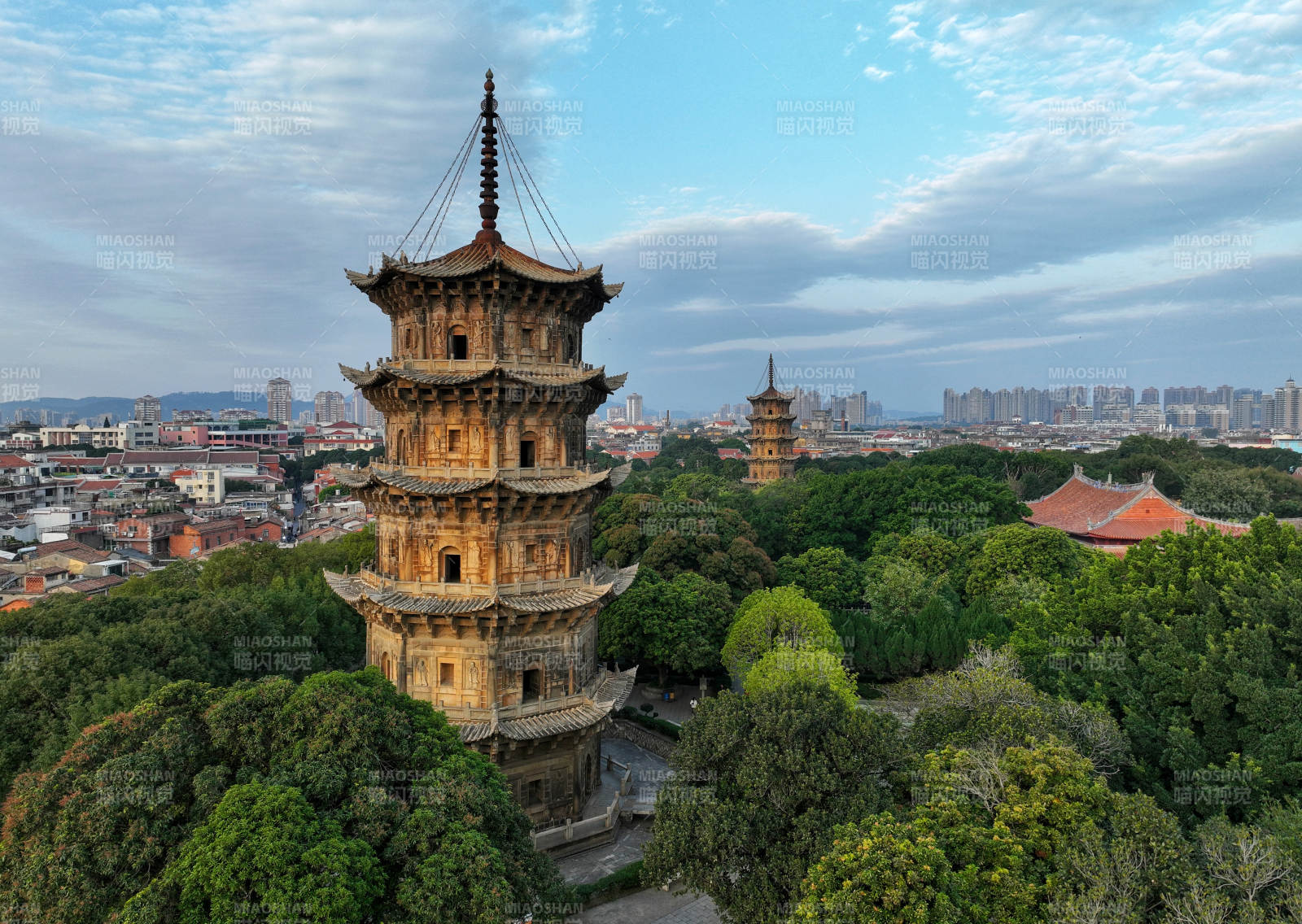 福建省泉州市开元寺双塔图片