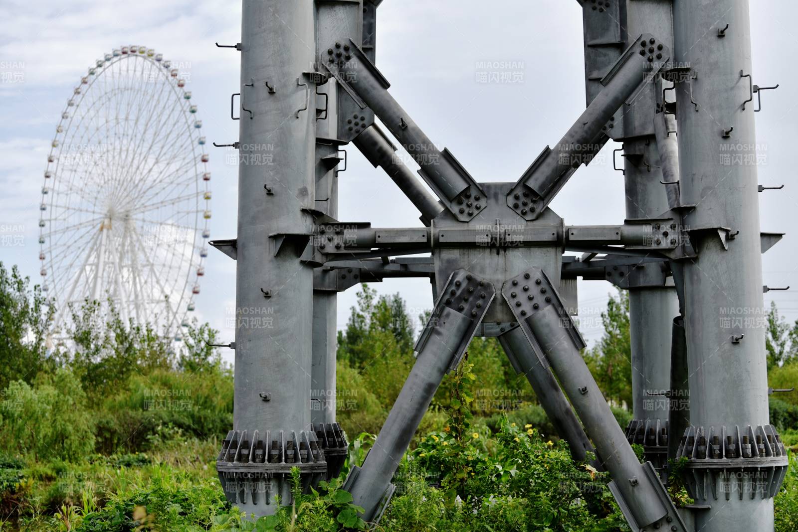 宁波前湾新区电力设备塔局部图片