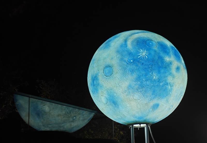 蓝色月亮夜景图片