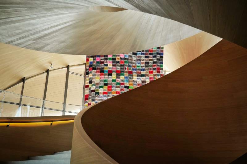 成都流线木构与彩墙图片