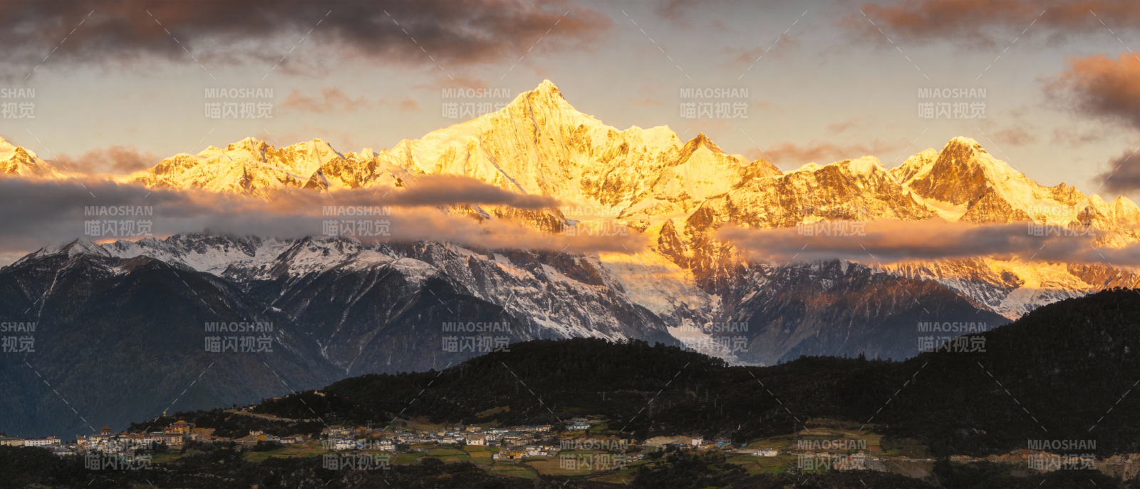 雪山日出美景图片