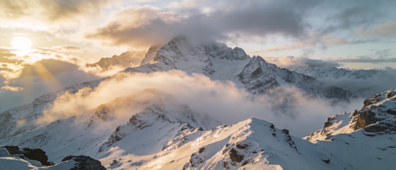 雪山云海日出图片