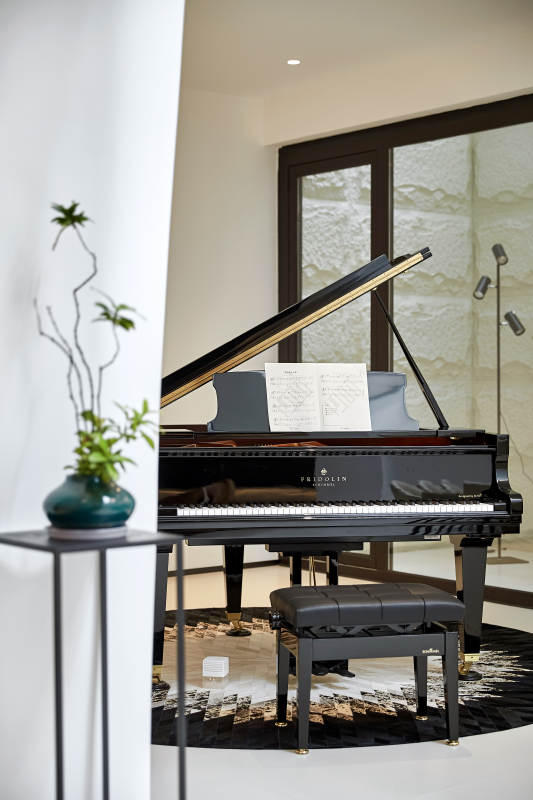 钢琴静谧空间图片