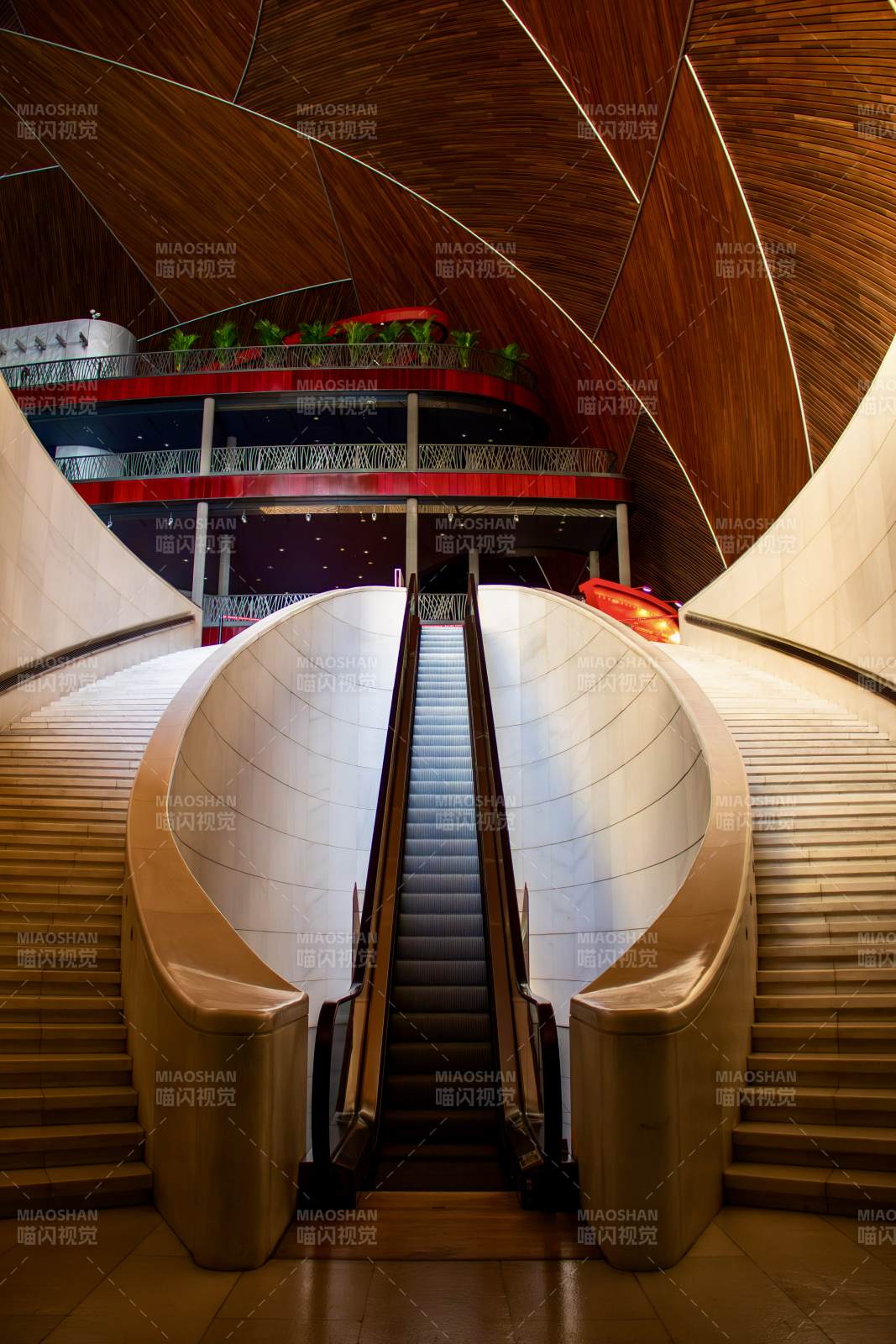 现代建筑扶梯图片