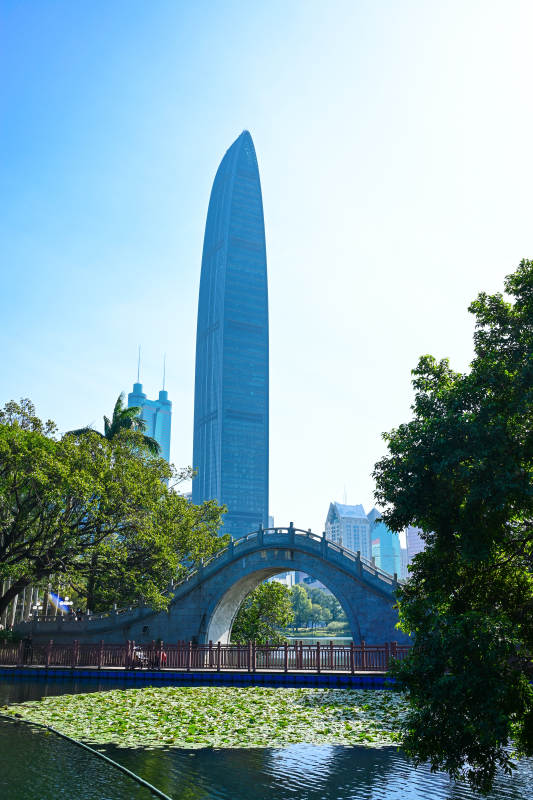 深圳京基100与荔枝公园拱桥景观图片