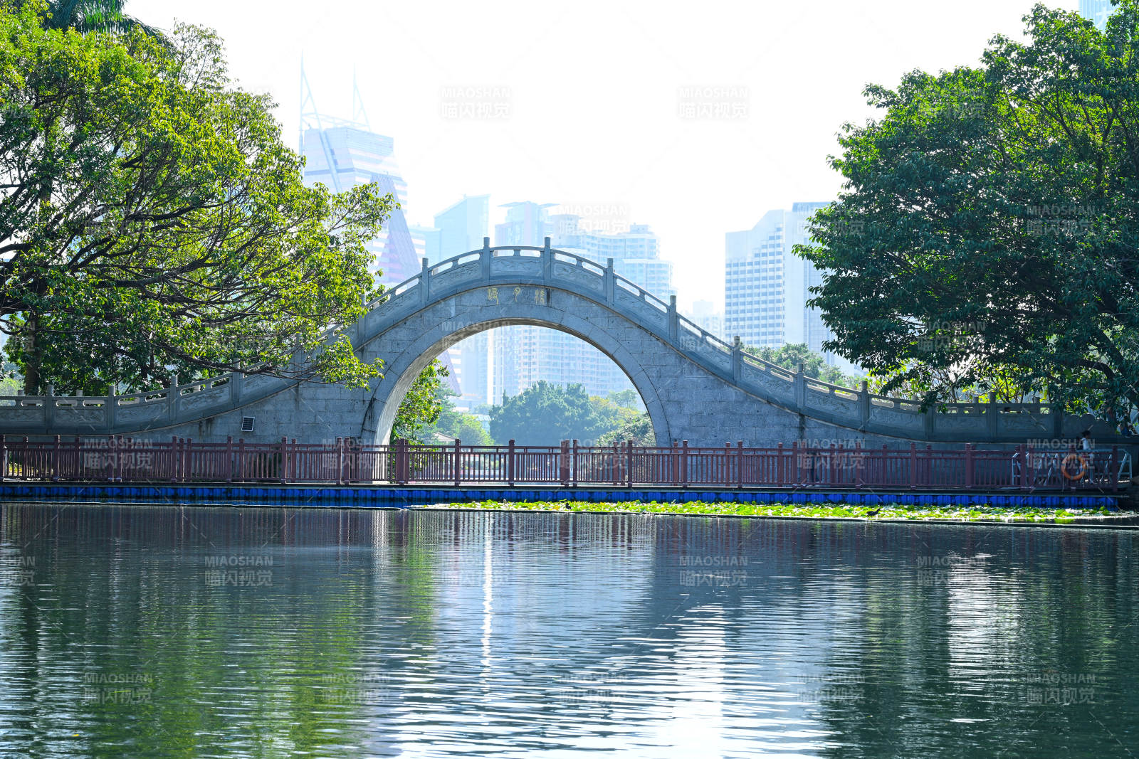 深圳荔枝公园石拱桥倒影景观图片