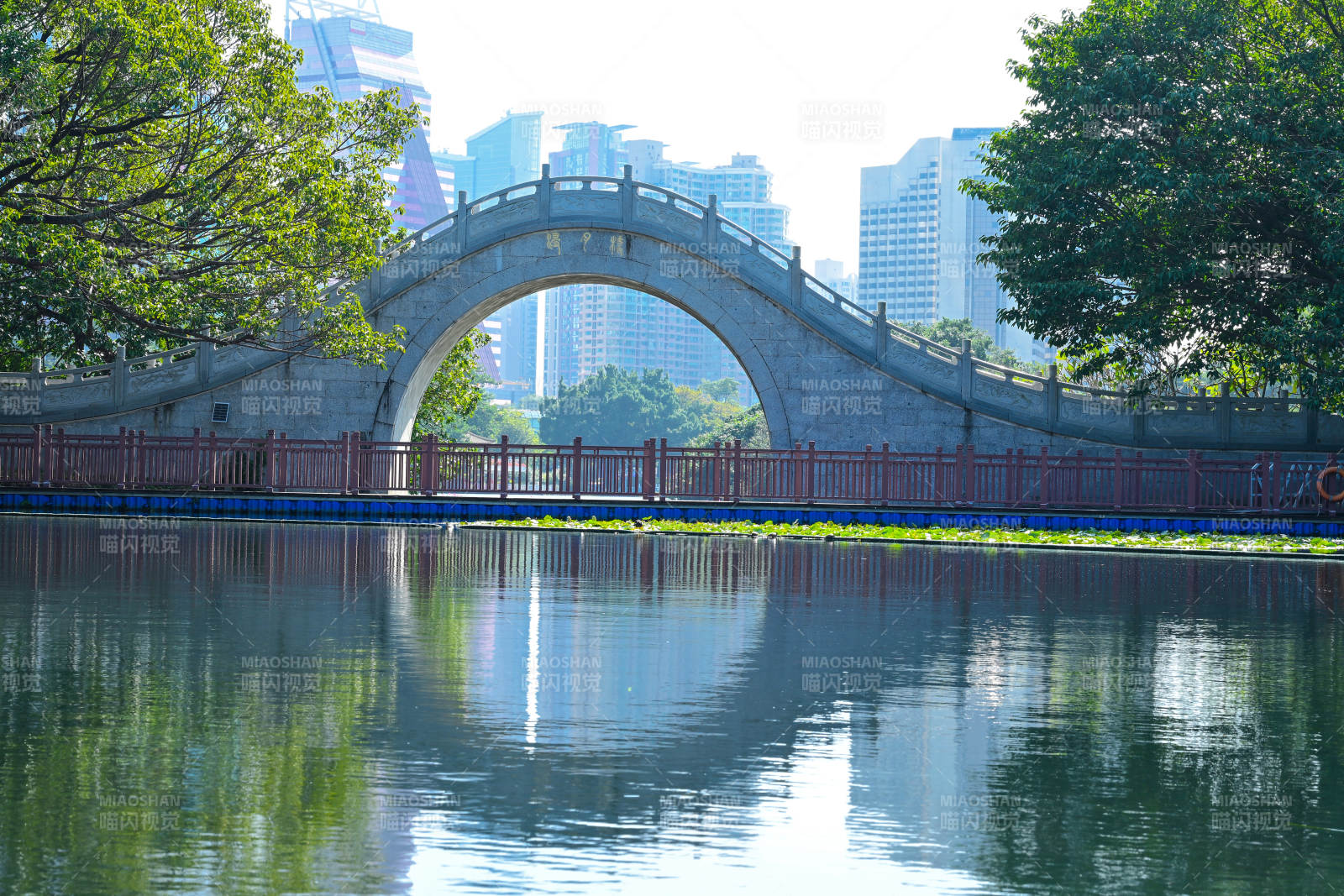 深圳荔枝公园石拱桥倒影景观图片