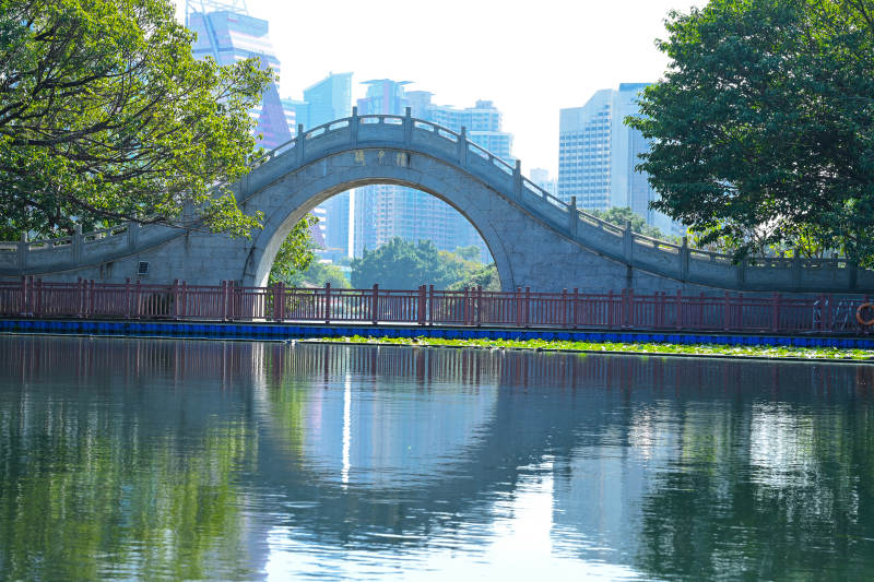 深圳荔枝公园石拱桥倒影景观图片