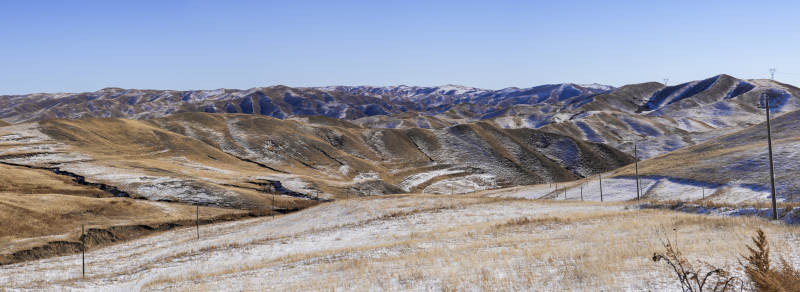 阴山山脉高山牧场雪景风光图片