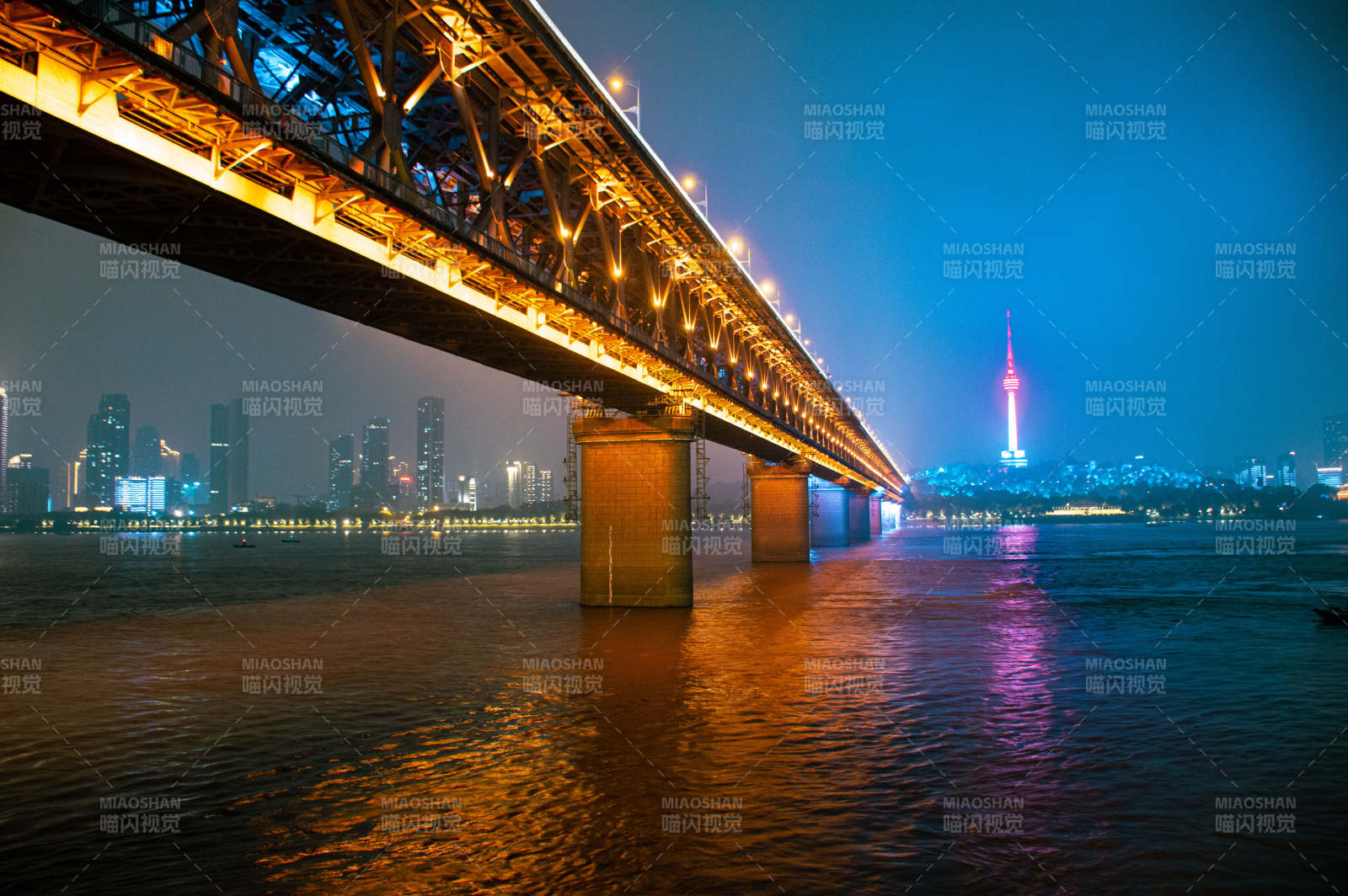 武汉鹦鹉洲长江大桥图片