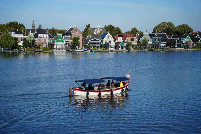 荷兰水乡静谧风光图片