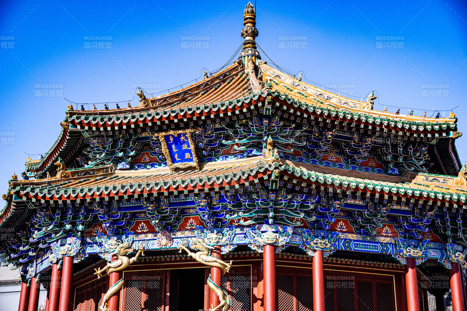 故宫飞檐彩绘楼阁图片