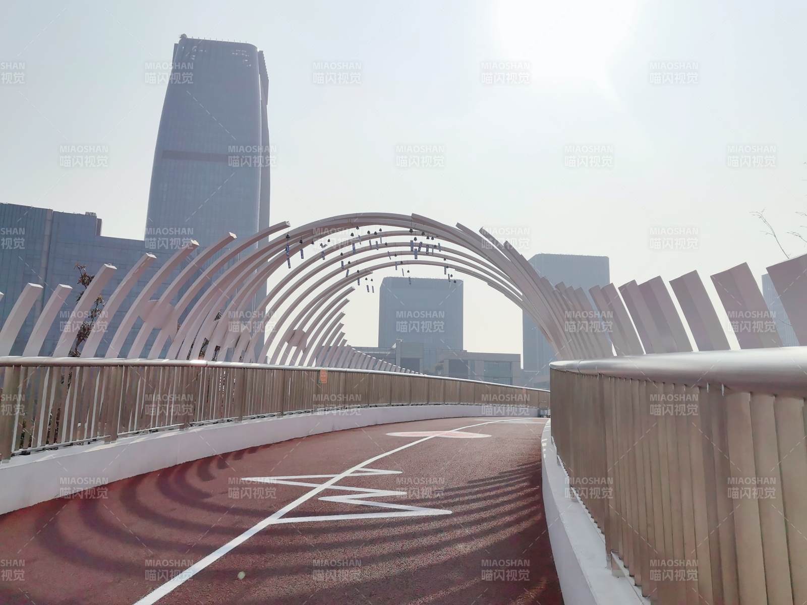 杭州东沙湖公园城市天桥风景图片