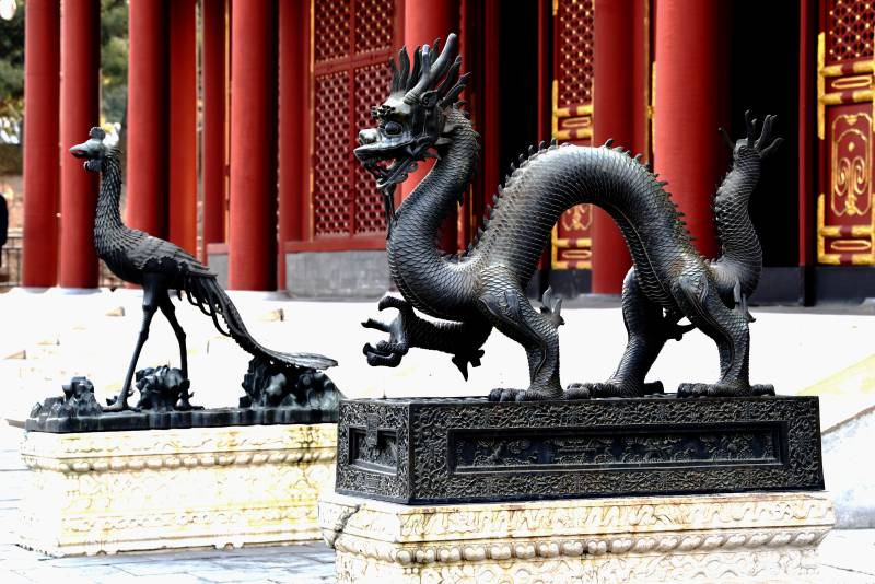 北京颐和园仁寿殿前铜龙凤雕塑图片