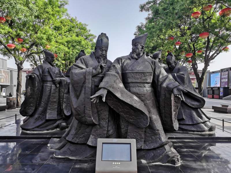 房谋杜断-唐朝文臣雕像群图片