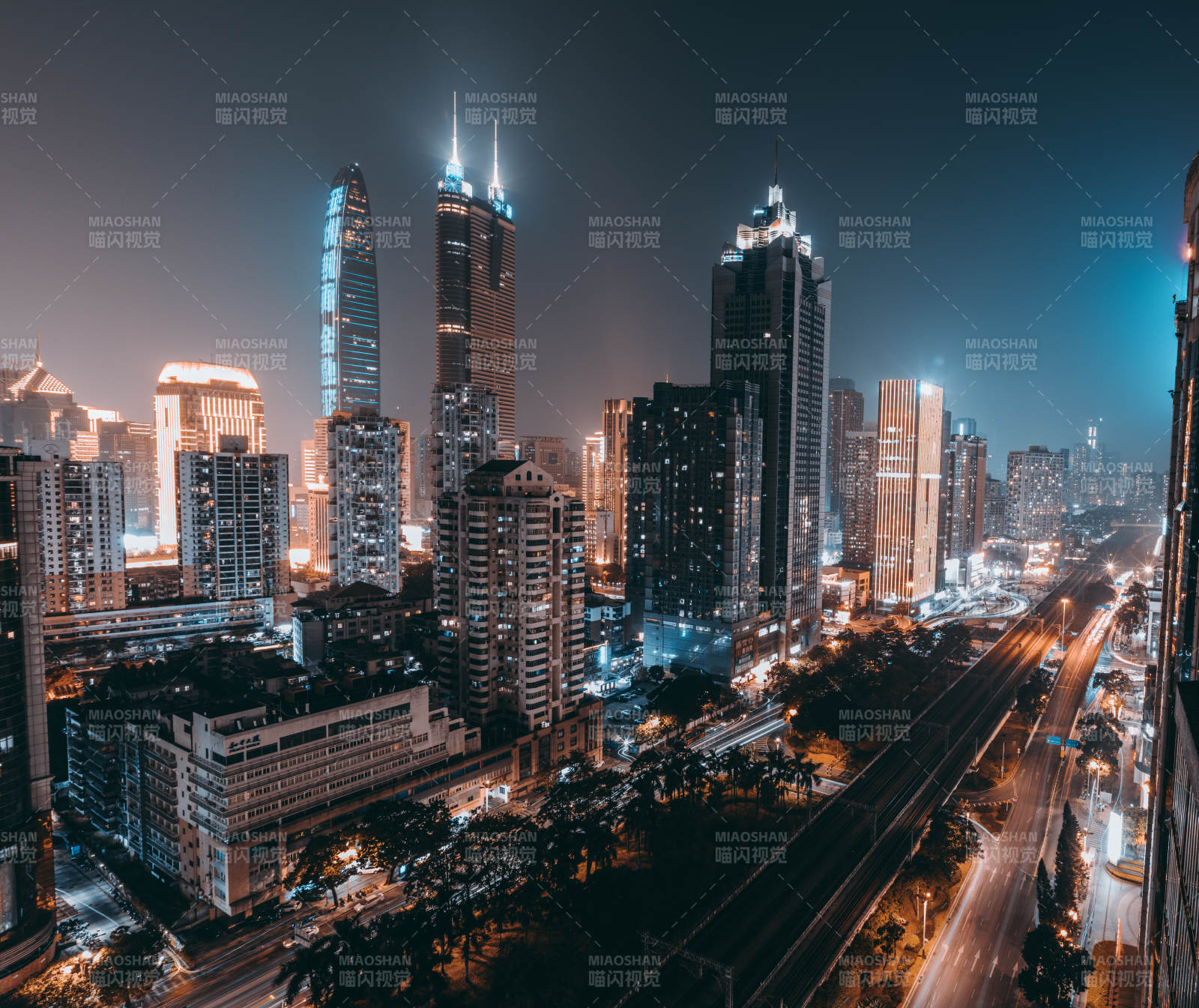 深圳夜幕下的城市灯火图片