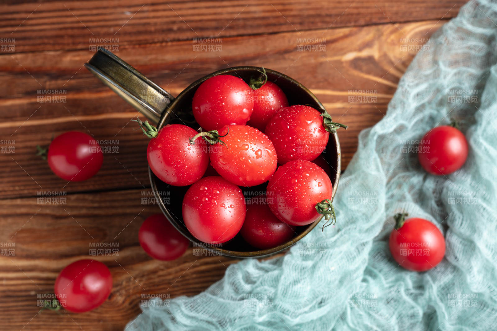复古杯装小番茄图片