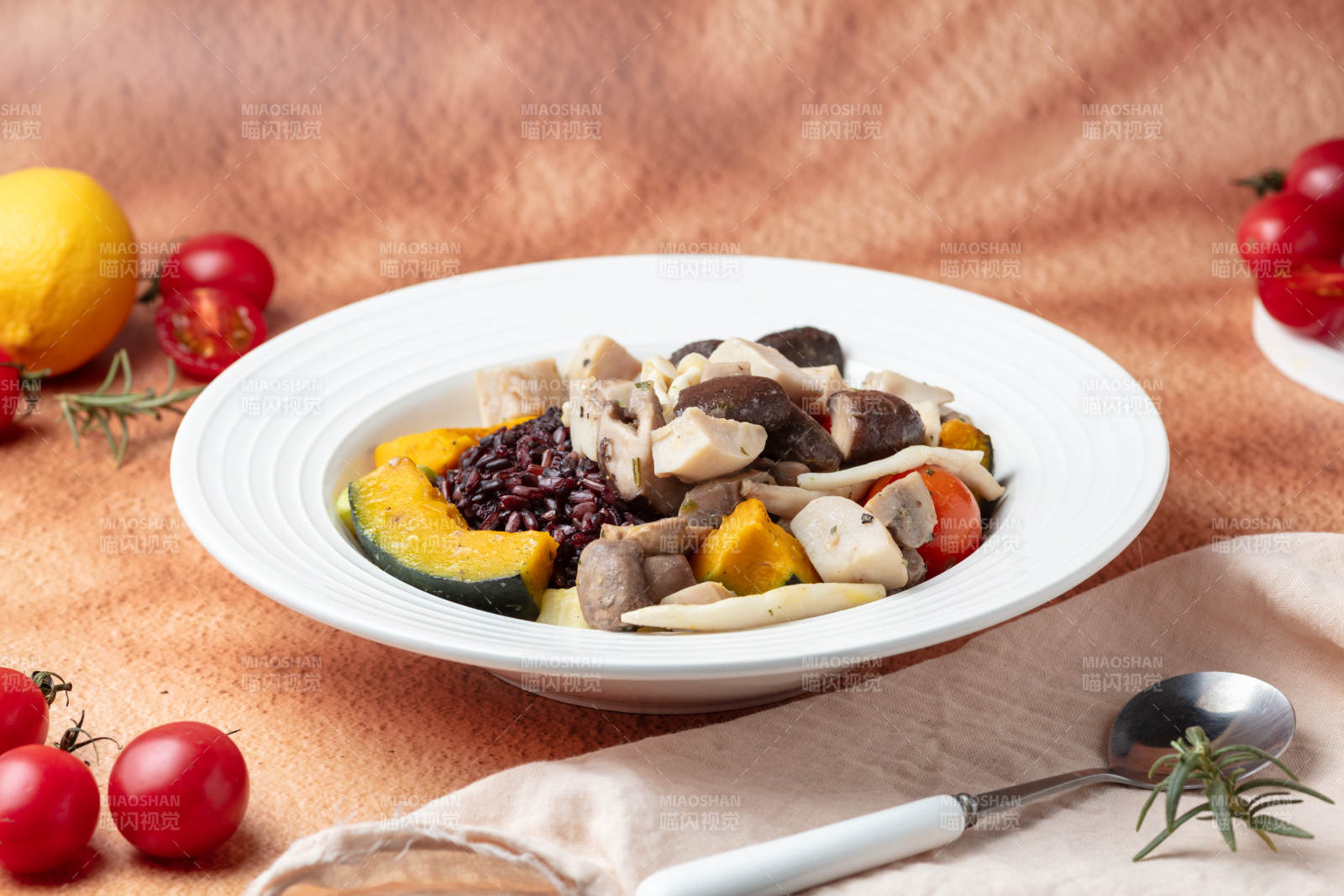 南瓜菌菇糙米饭图片