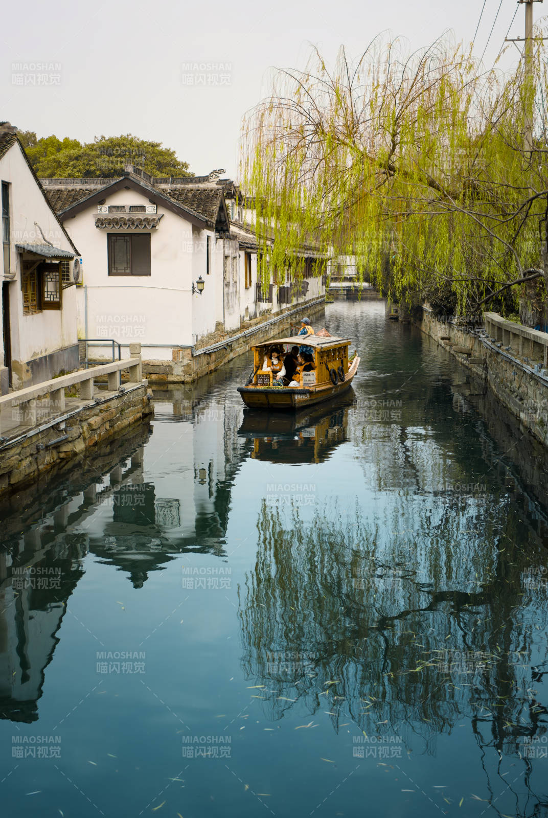 平江路江南水乡小舟行图片