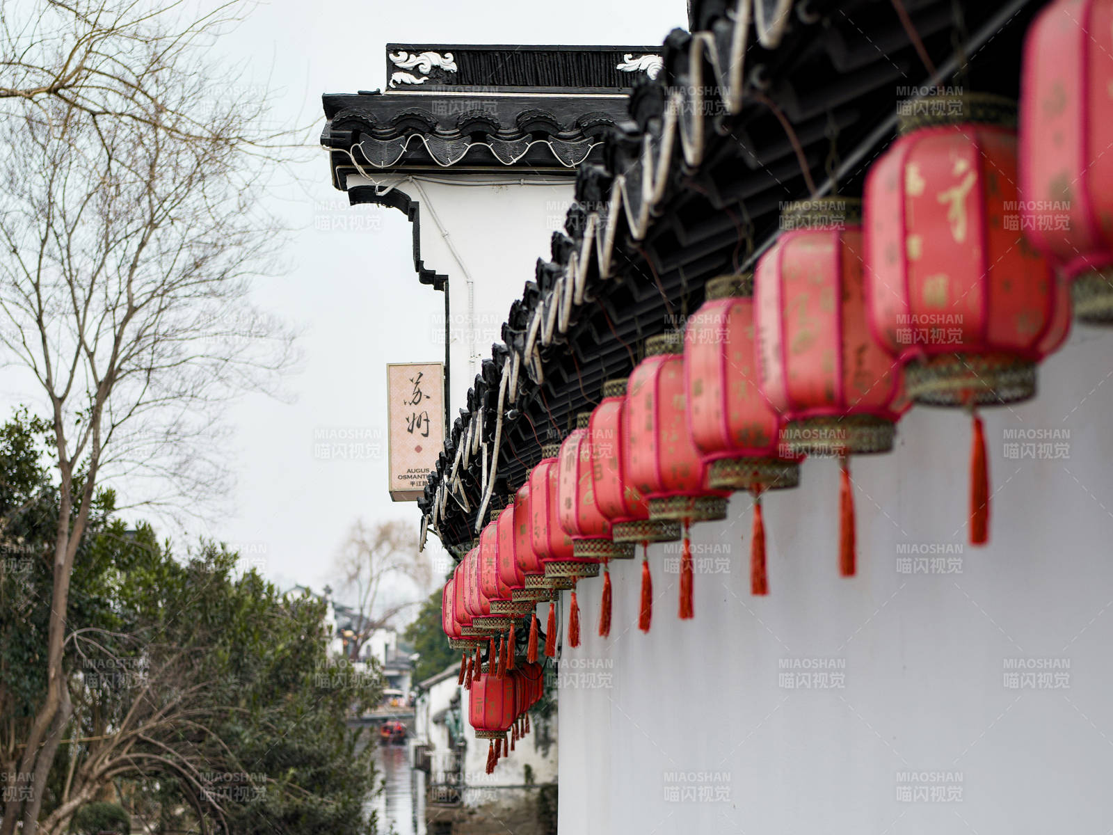 平江路苏式街巷红灯笼图片