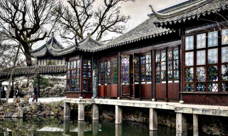拙政园古典园林水榭风光图片