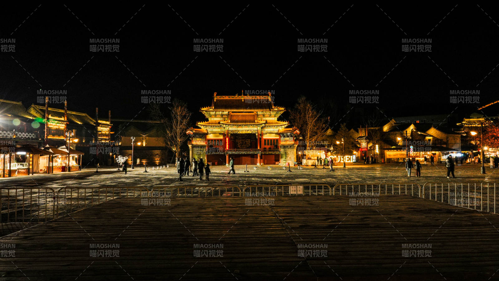 古北水镇夜幕下的古街灯火图片