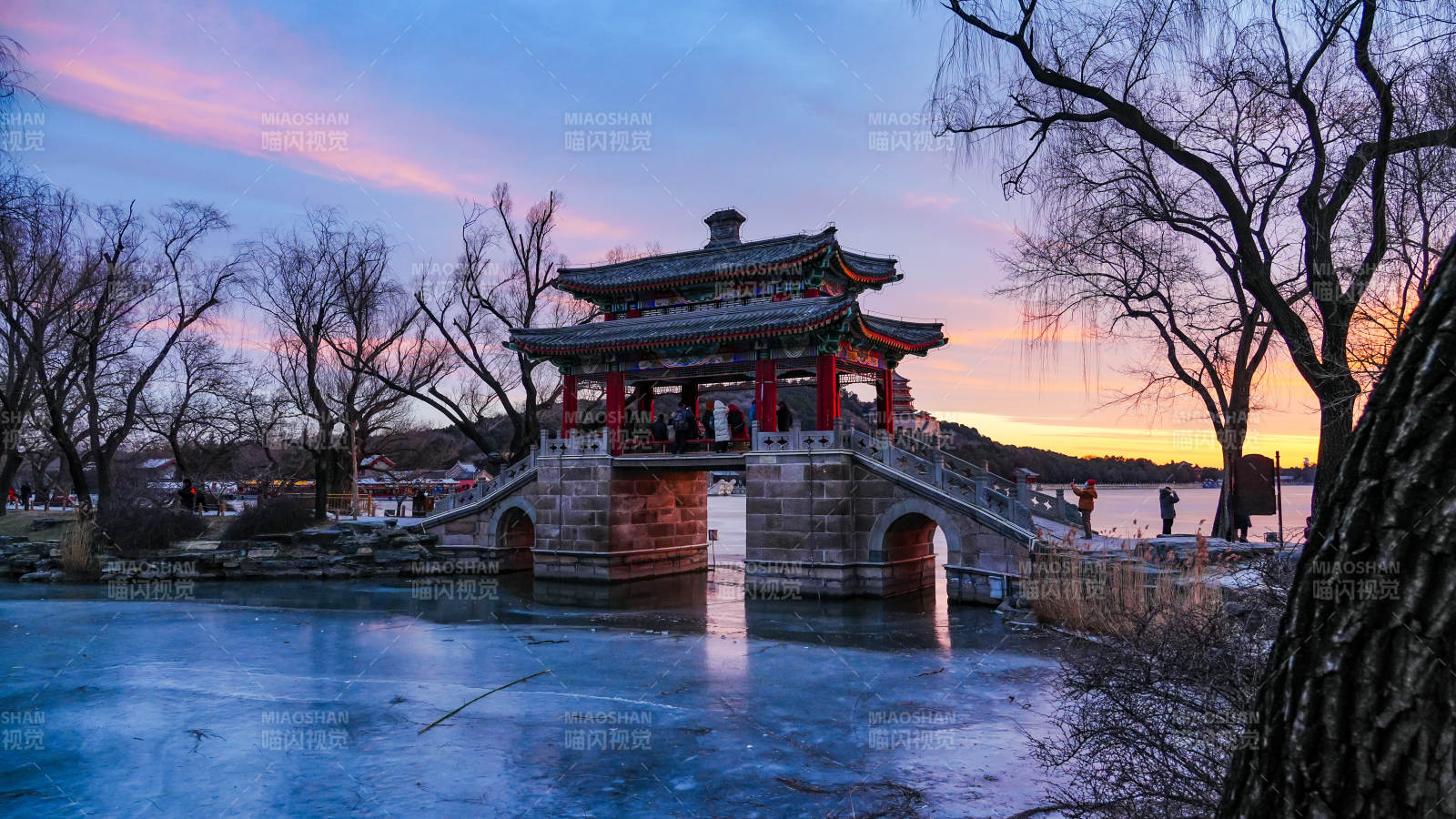 颐和园夕阳下的豳风桥美景图片