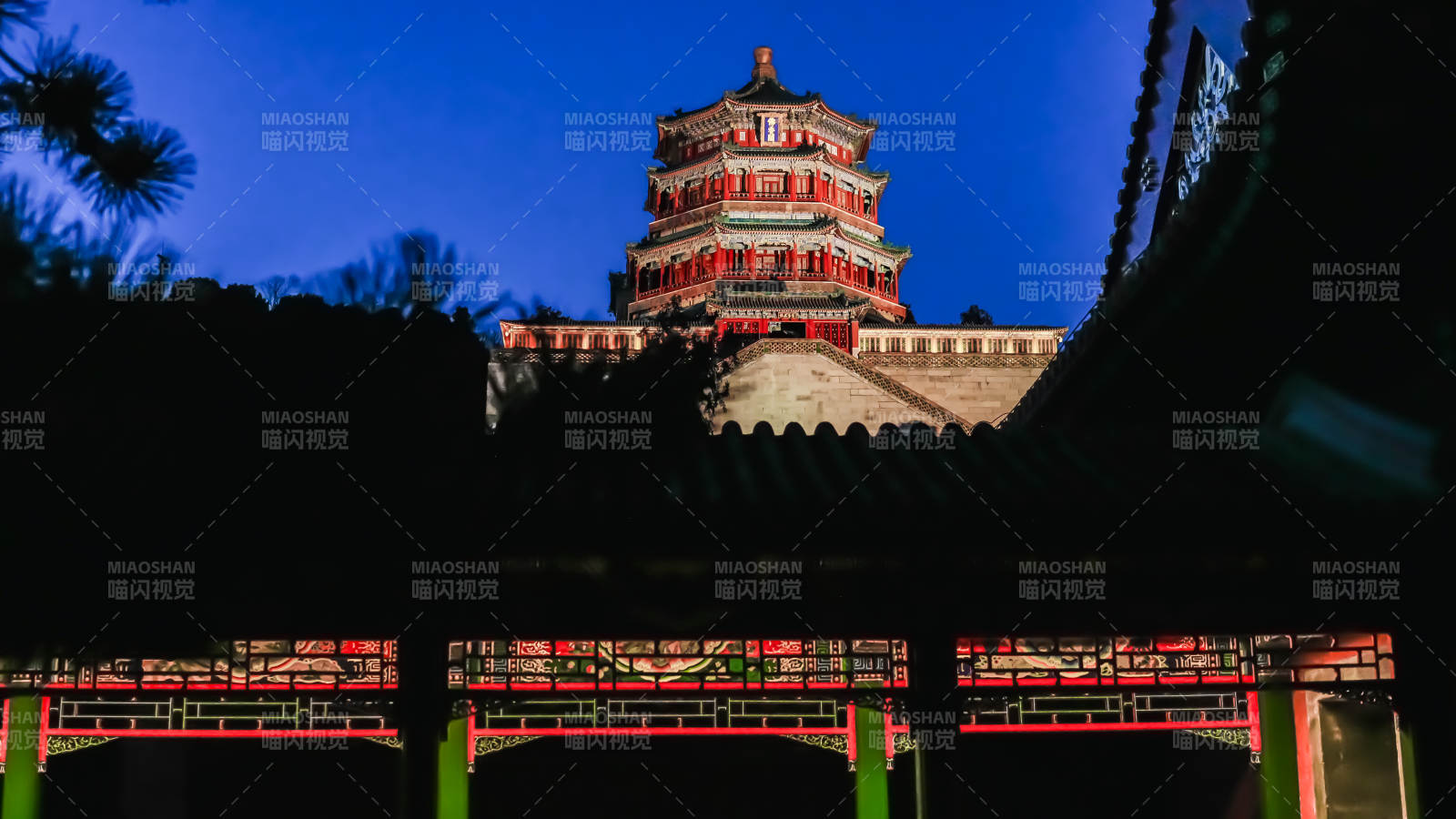 颐和园佛香阁夜景 灯火辉煌图片