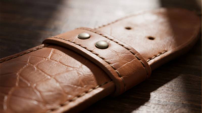 棕色皮质表带特写图片