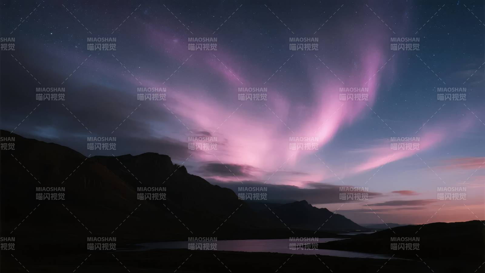 极光映山湖图片