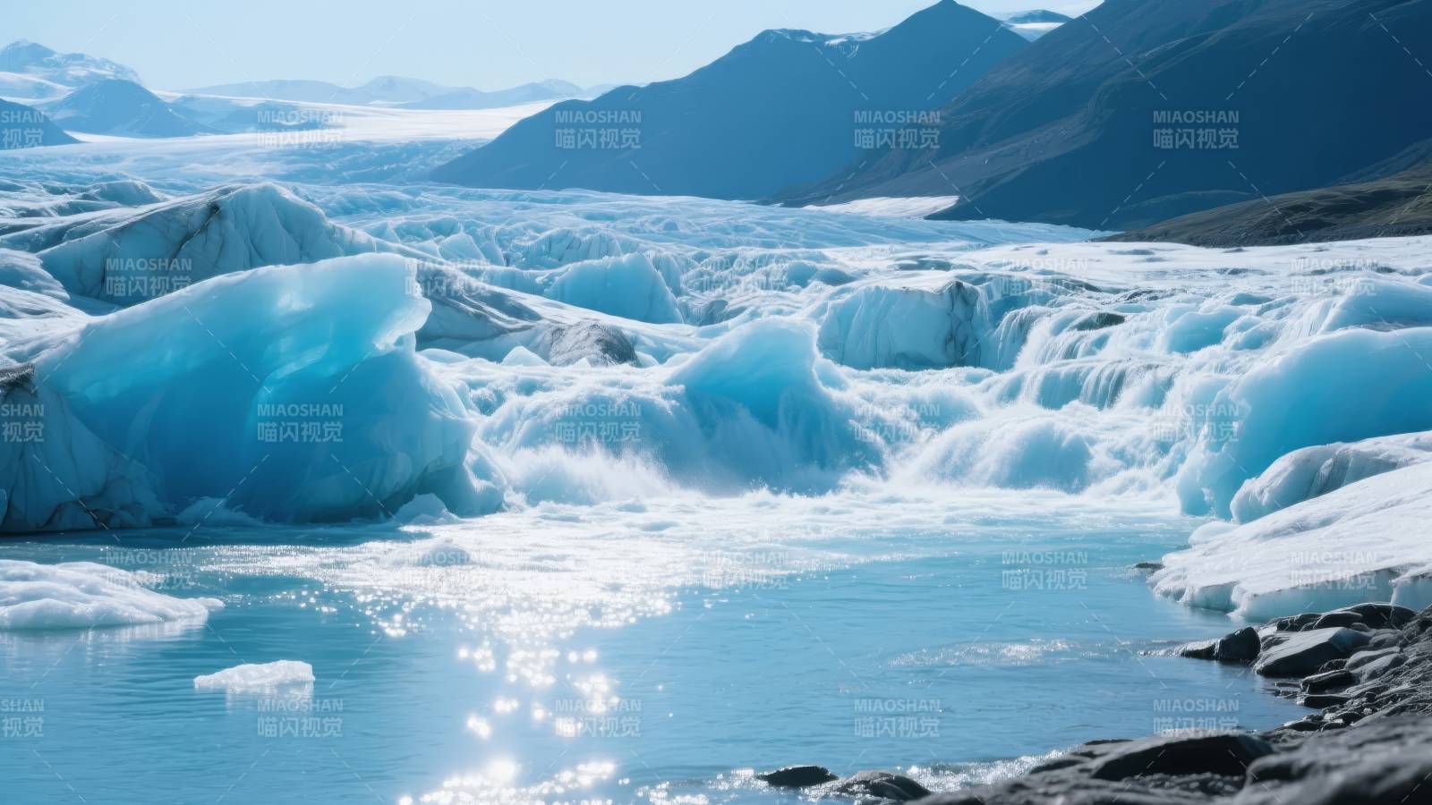 冰川湖光山色图片