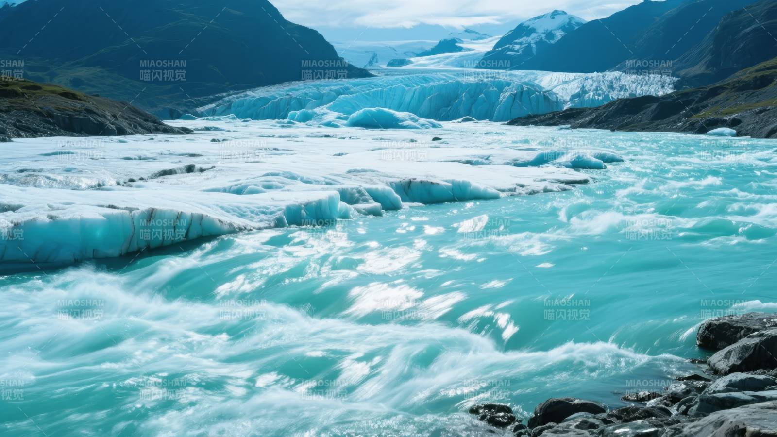 冰川融水奔涌图片