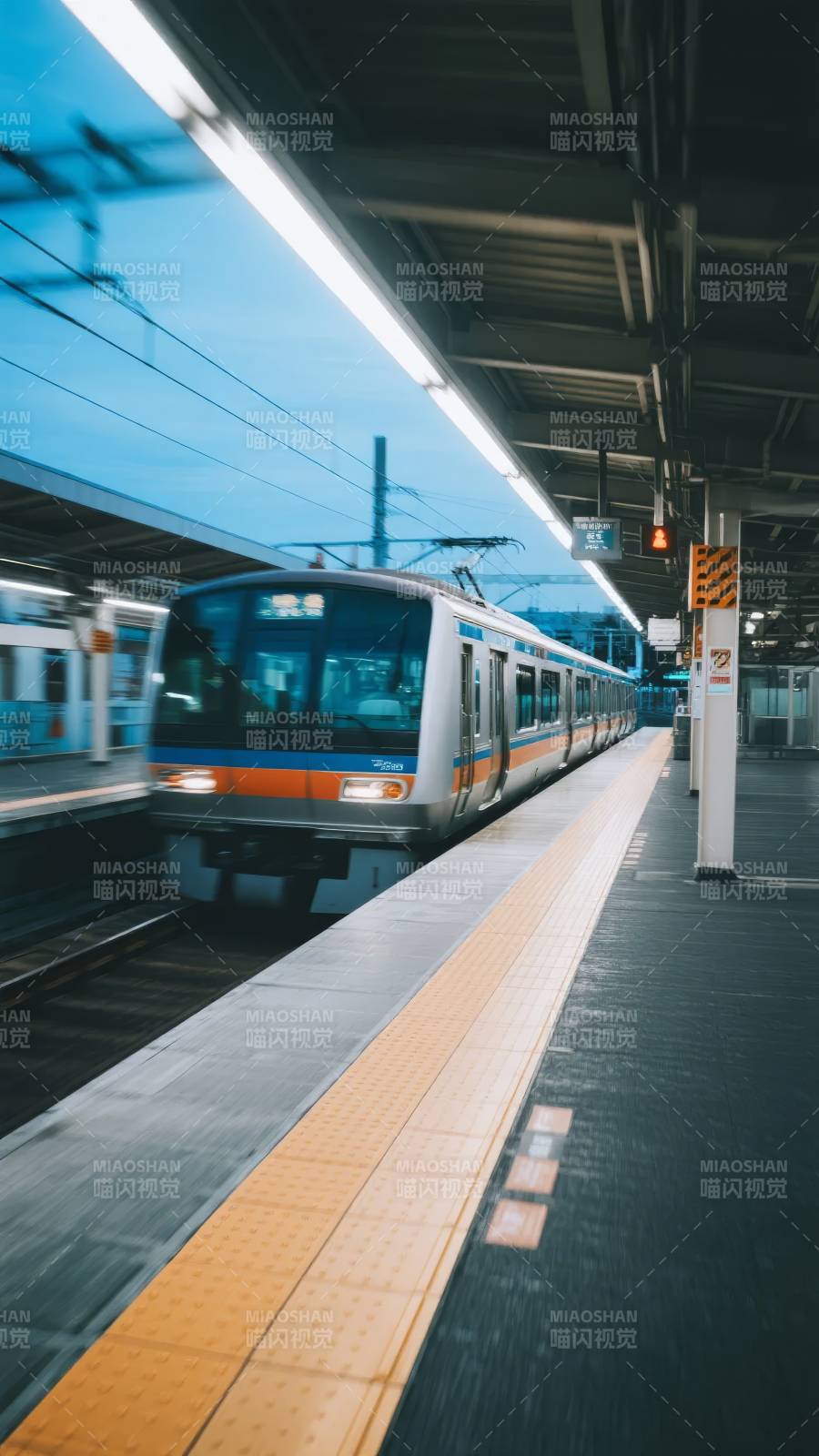 地铁进站瞬间图片