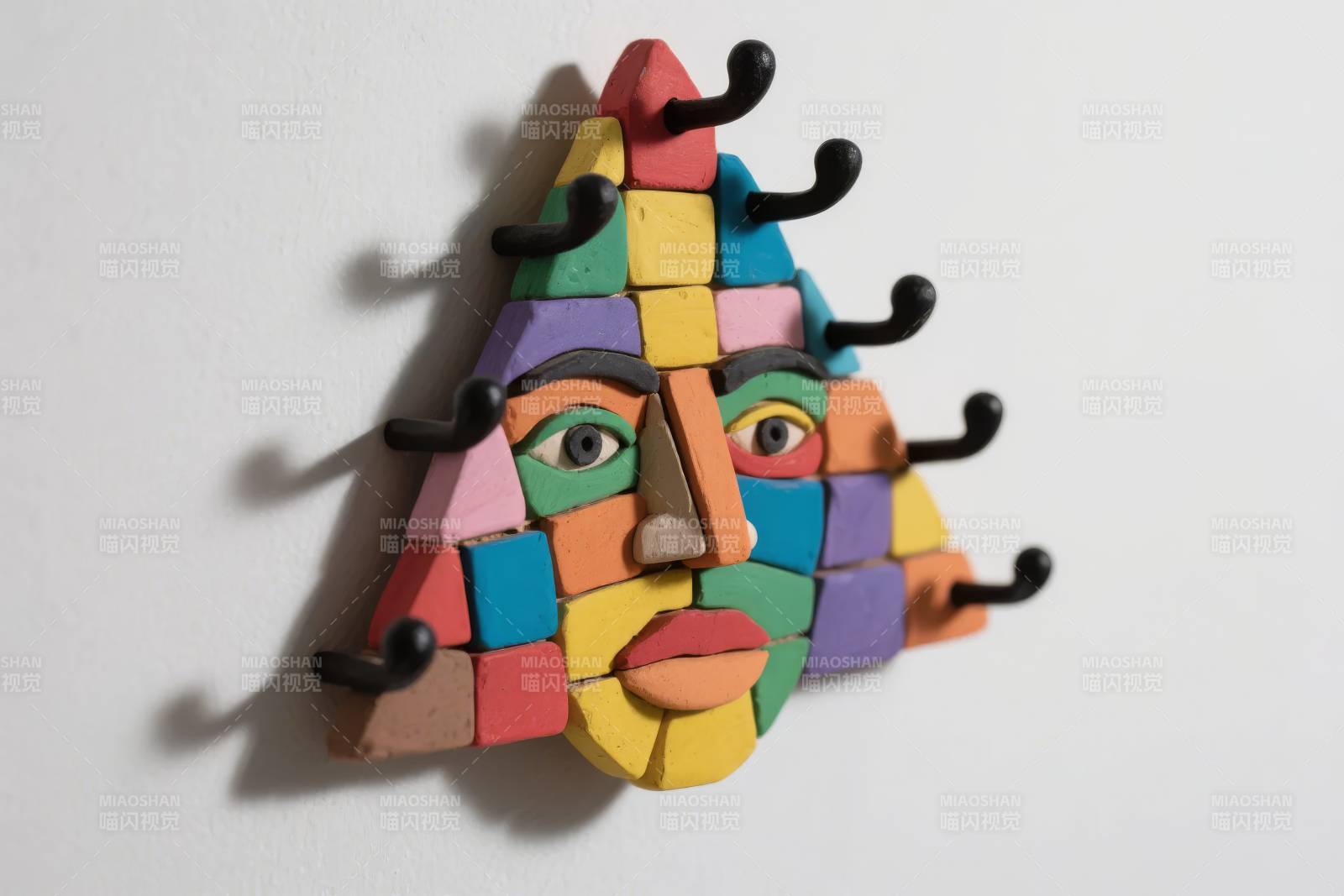 彩色人脸挂钩图片